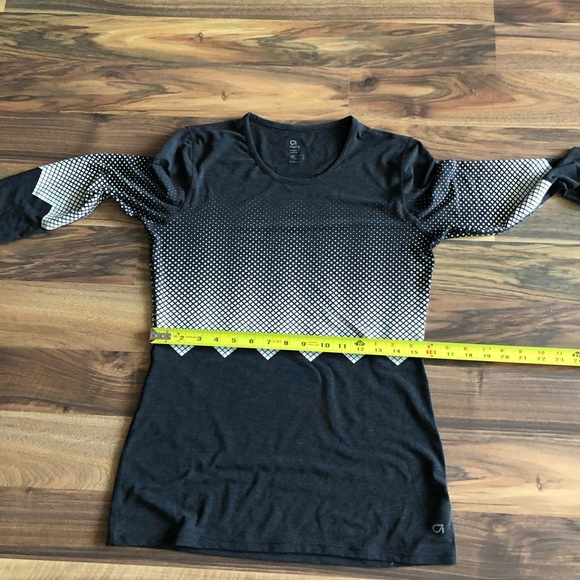 Gap fit athletic tee - Picture 8 of 11
